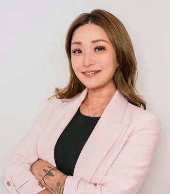 Portrait of Vicky Li, REALTOR®, Associate.